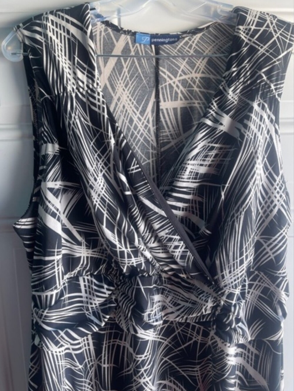 Sleeveless Black and White V-Neck Handkerchief Hem Dress - Picture 5 of 9